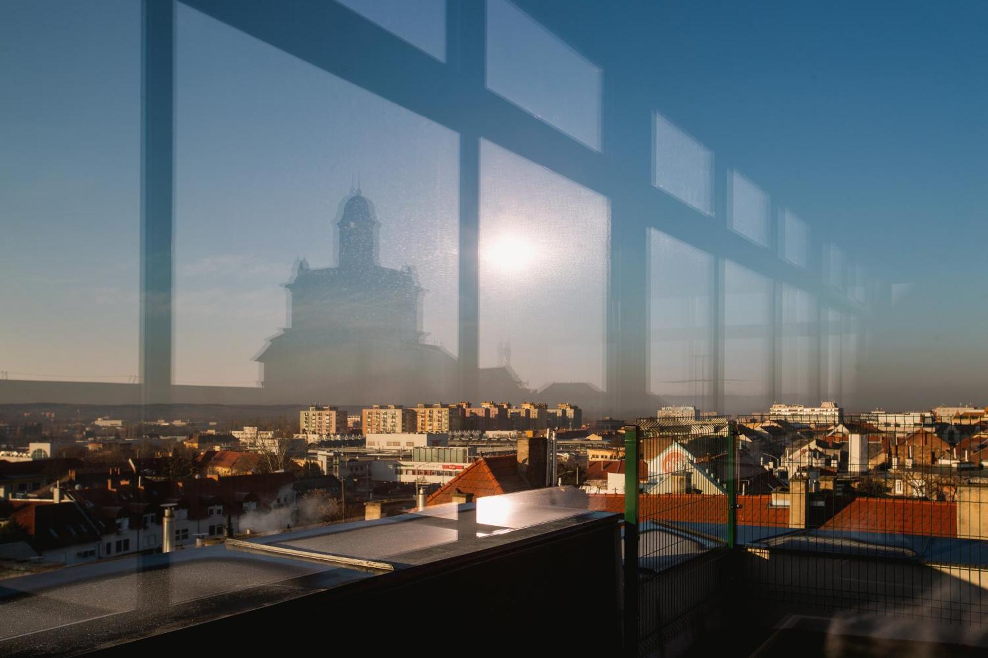 R73 Residences 4*