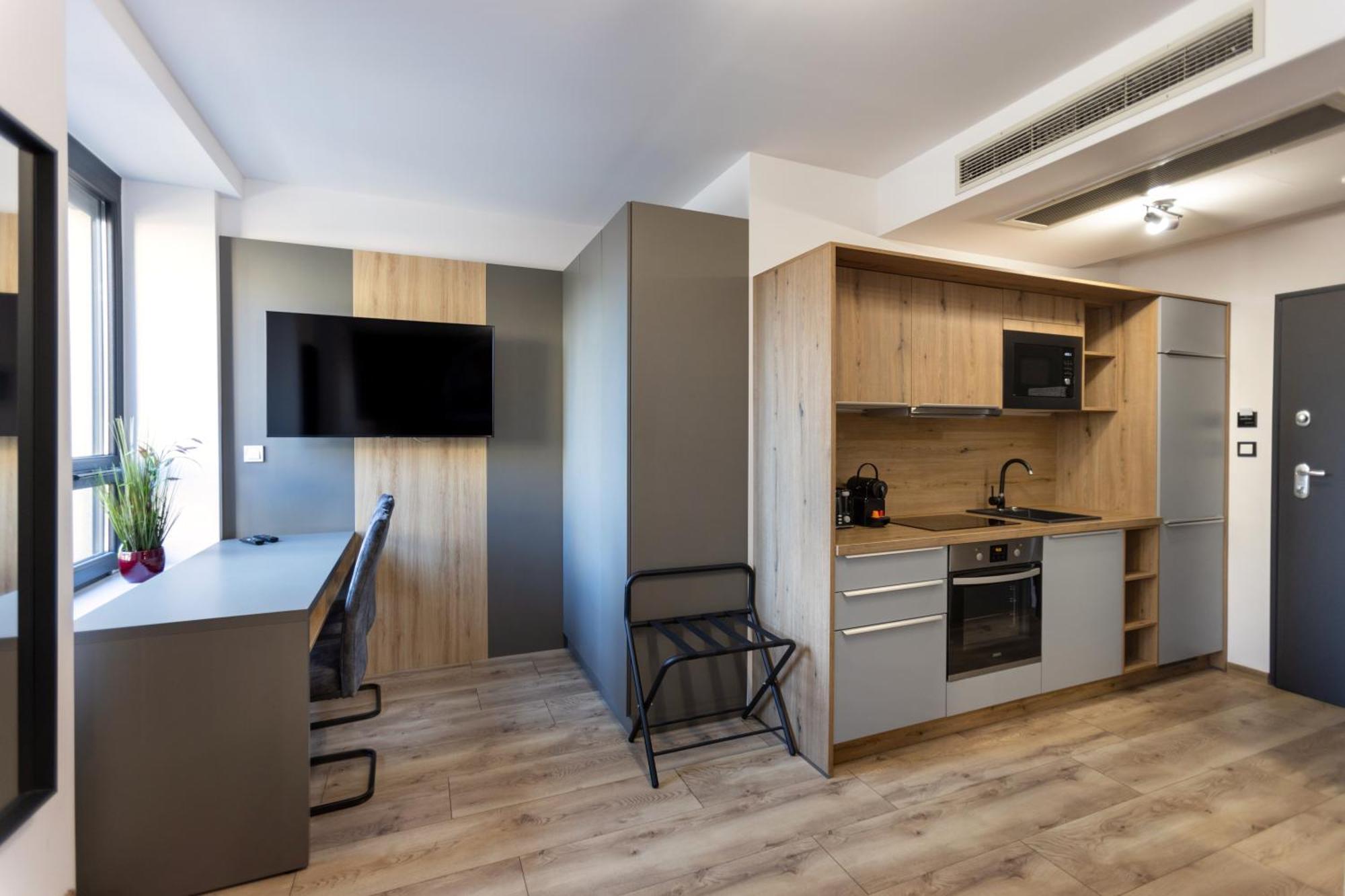 R73 Residences 4*