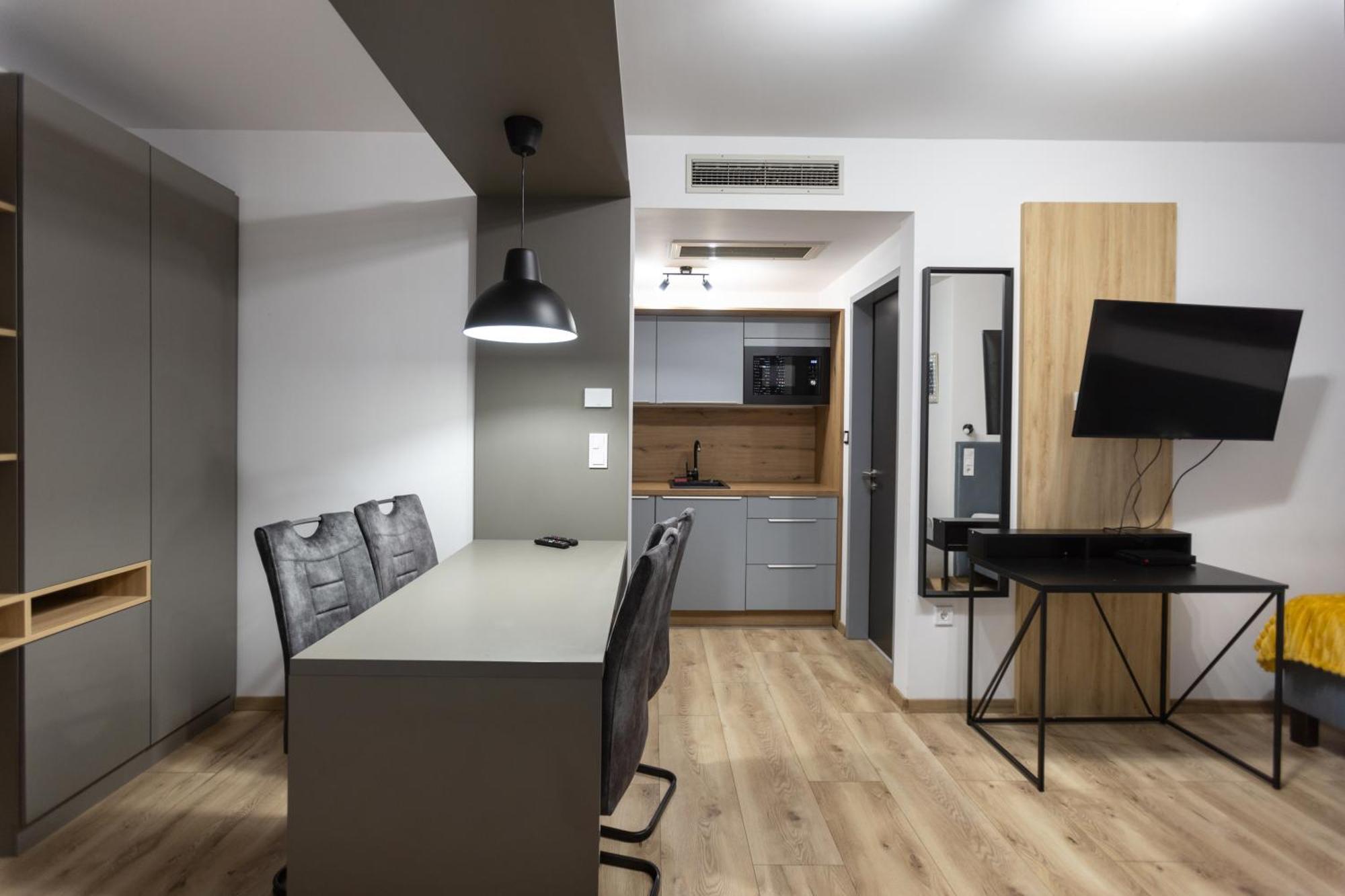 R73 Residences Apartmanhotel 4*